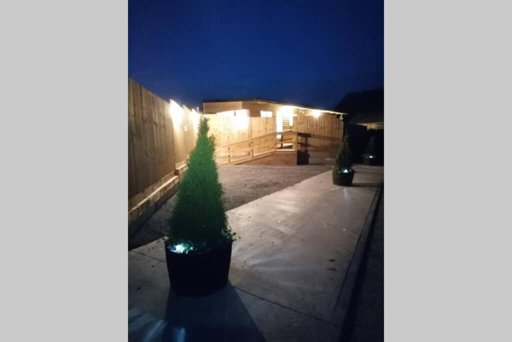 וולס Featheredge Corner Lodge מראה חיצוני תמונה